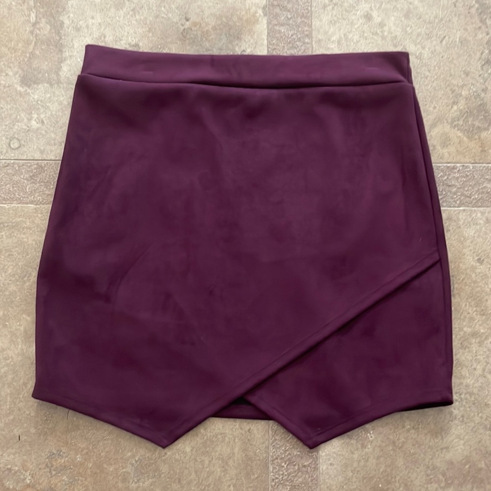 Maroon skirt - Picture 1 of 2